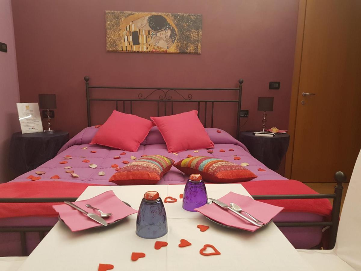 Ghiro Ghiotto Bed & Breakfast Pietra Ligure Exterior foto