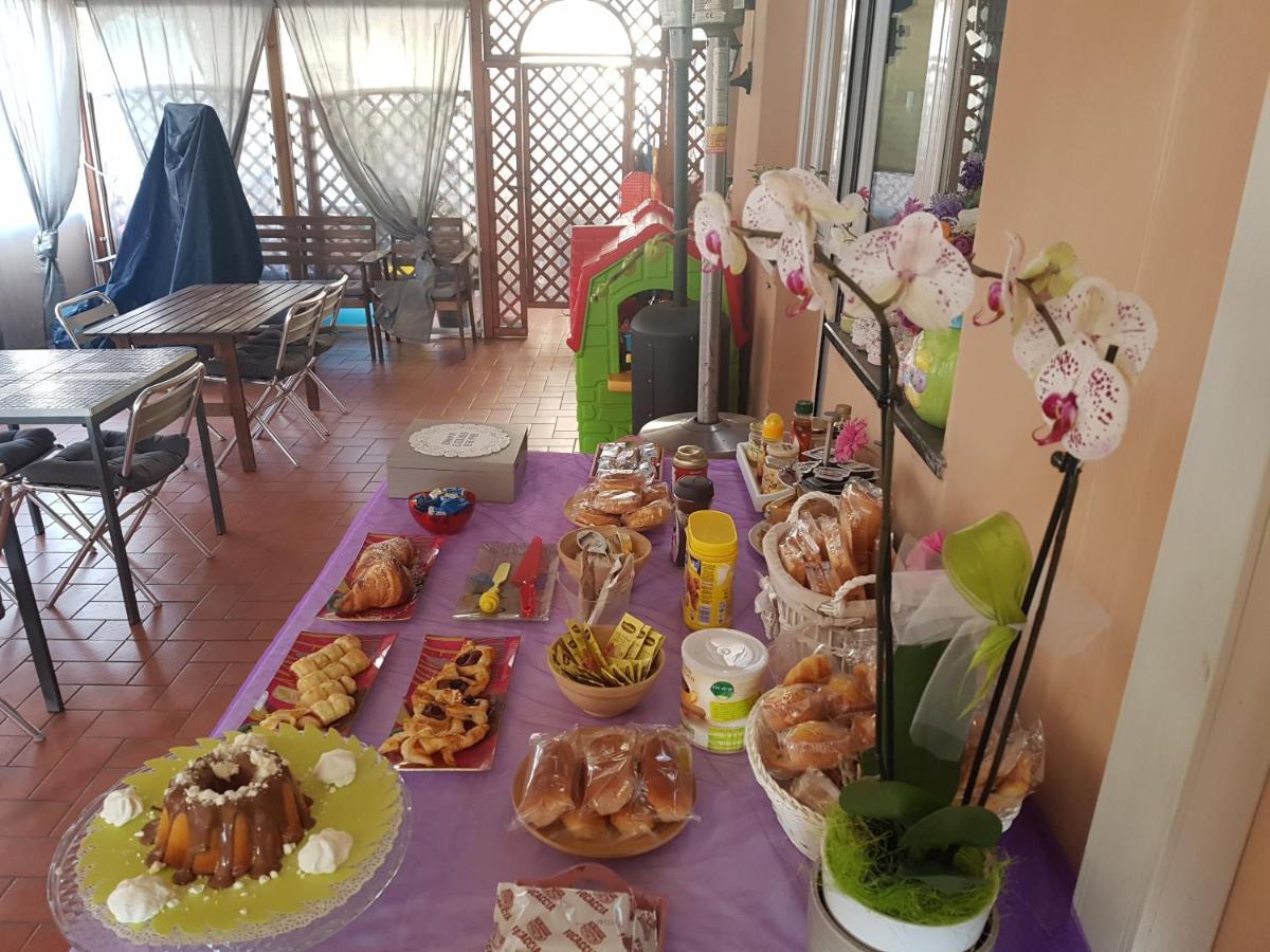 Ghiro Ghiotto Bed & Breakfast Pietra Ligure Exterior foto