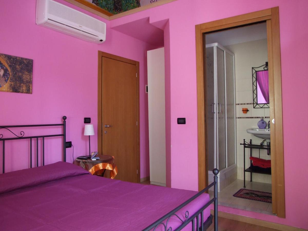 Ghiro Ghiotto Bed & Breakfast Pietra Ligure Exterior foto