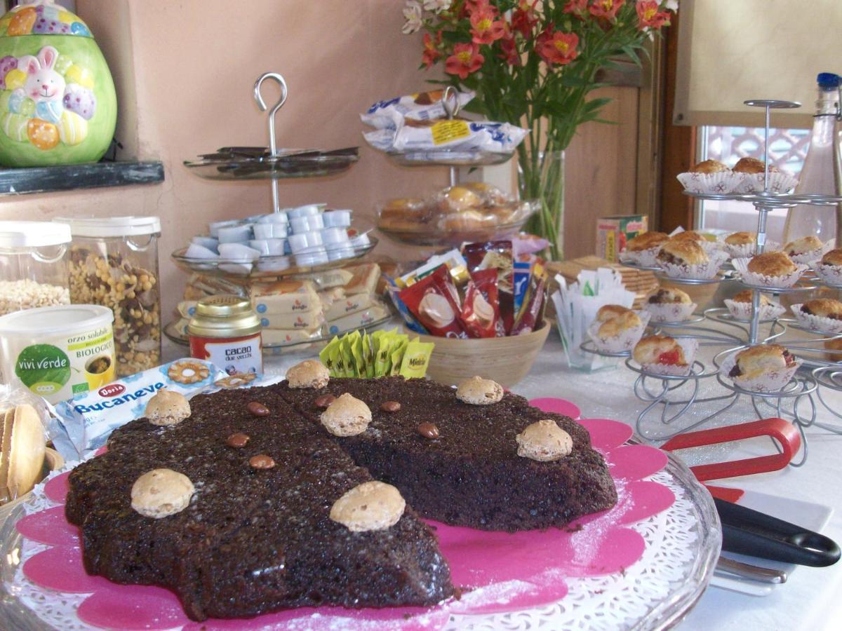 Ghiro Ghiotto Bed & Breakfast Pietra Ligure Exterior foto
