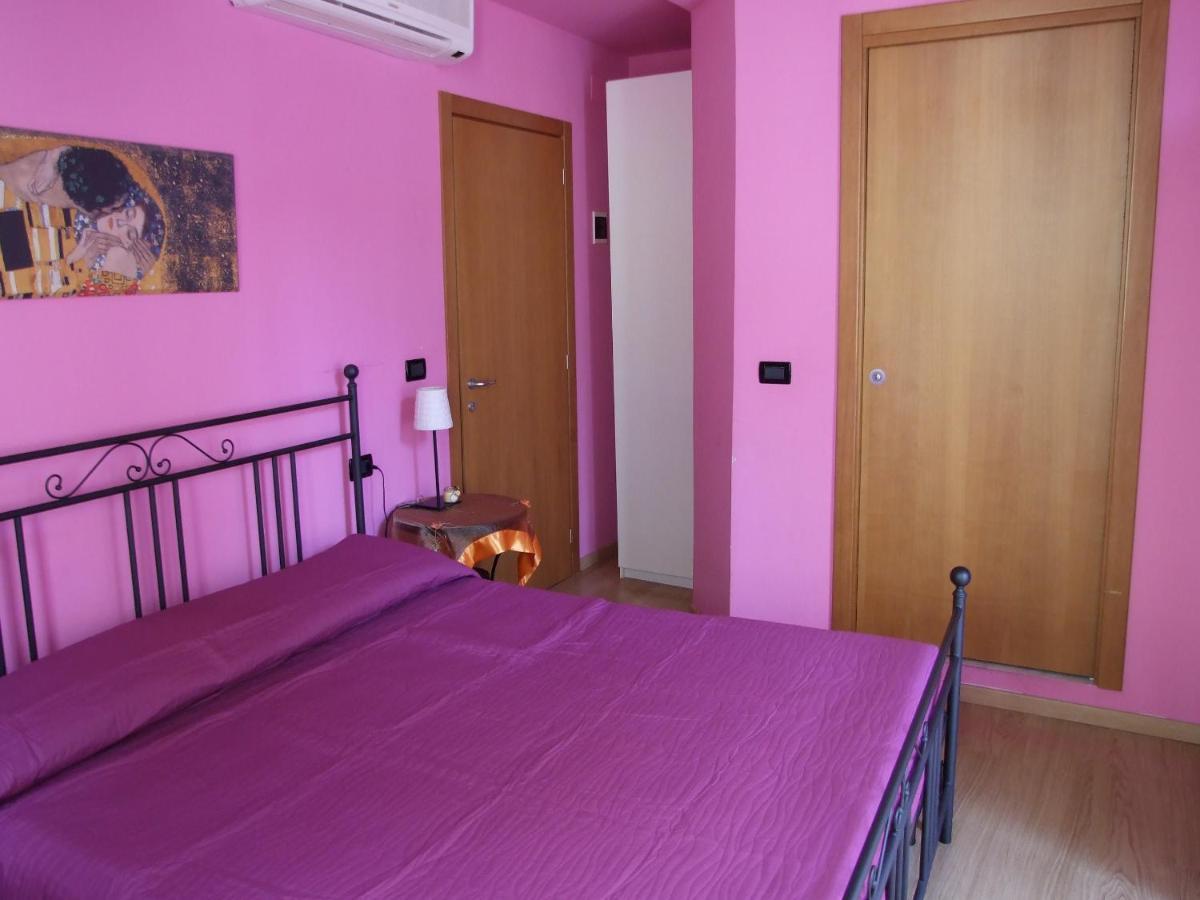 Ghiro Ghiotto Bed & Breakfast Pietra Ligure Exterior foto