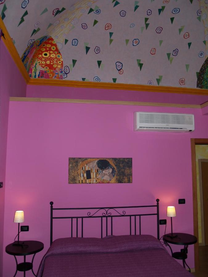 Ghiro Ghiotto Bed & Breakfast Pietra Ligure Exterior foto